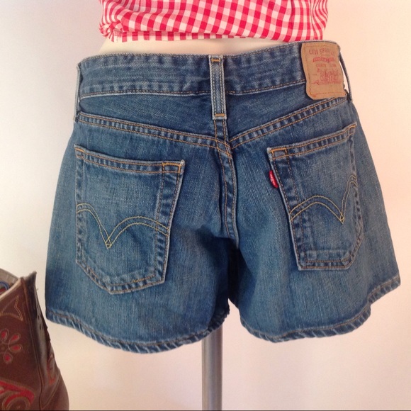 Vintage Levi’s Shorts - Picture 4 of 6